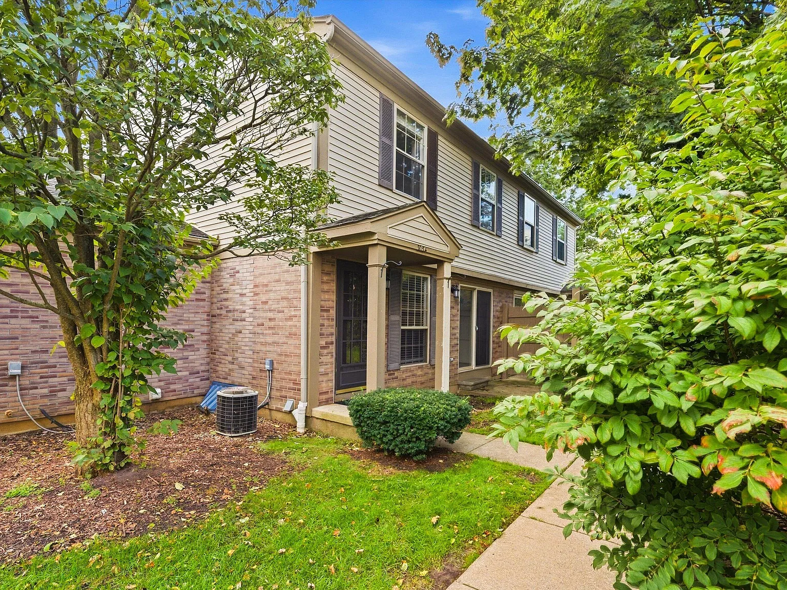 2 bed, 1.5 bath, 968 sqft, $2,100 — Photo 2