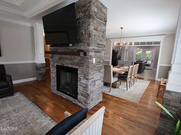 4th image of 3771 Sheldon Pl