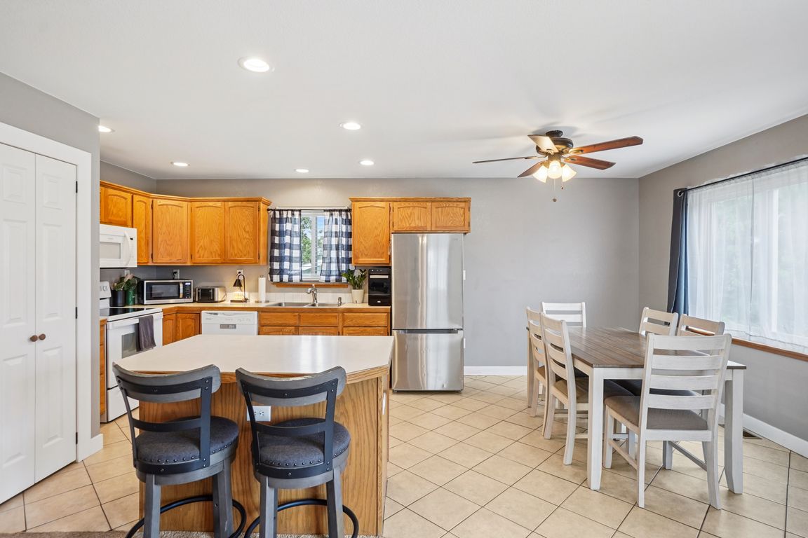 Sundance Pkwy-S2207-016.jpg