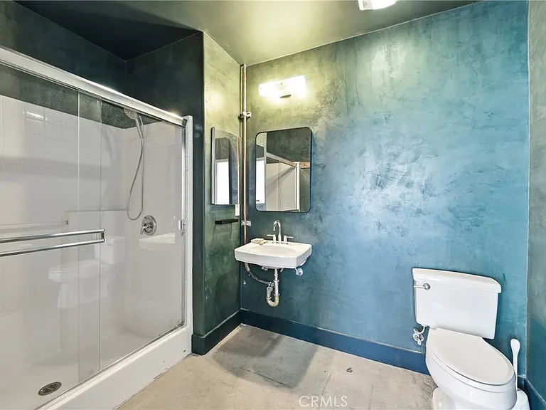 204 E 3rd St — Photo 13