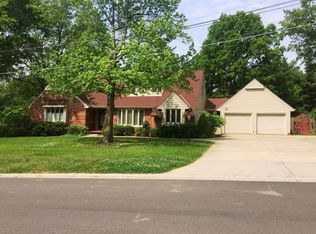 2214 Carper Dr, Saint Joseph, MO 64506