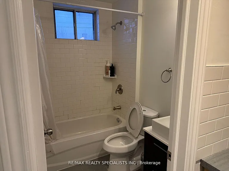 450 Bathurst St #2 — Photo 19