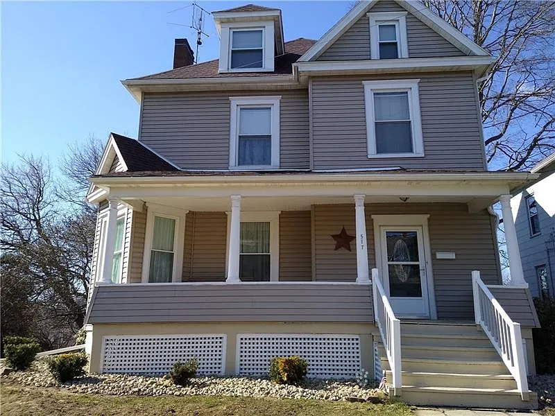517 Stewart Ave photo 1