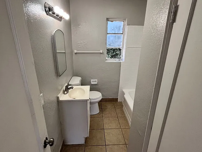 220 E Fort Lowell Rd — Photo 7