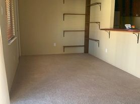915 Country Club Dr SE, Rio Rancho, NM
