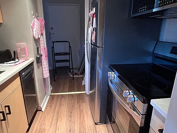 5th image of 11819 Edgewater Dr #219