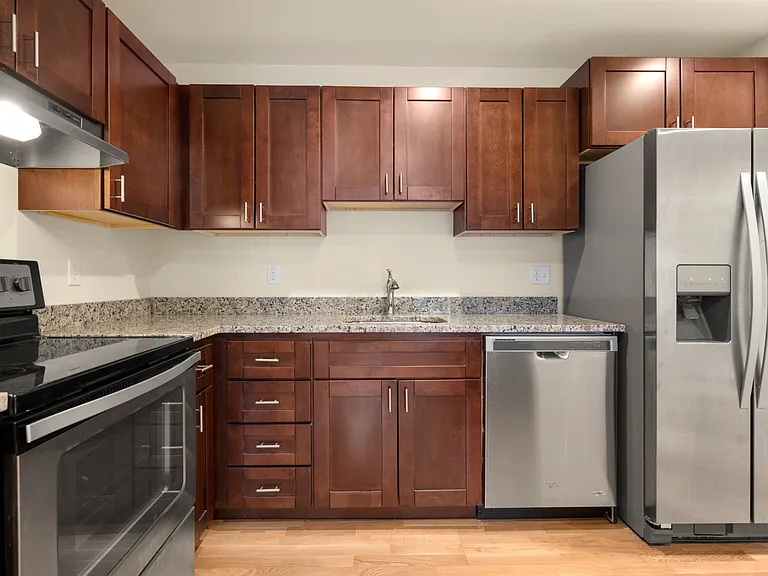 137 Peterborough St #6 — Photo 3