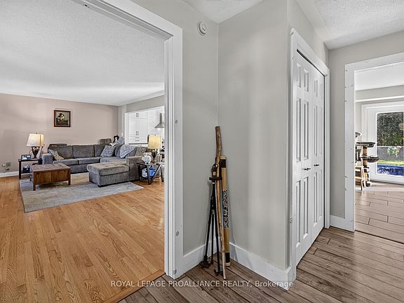 4th image of 15 Willow Dr