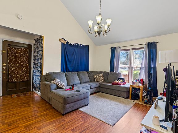 3rd image of 1660 Stuart Square Circle