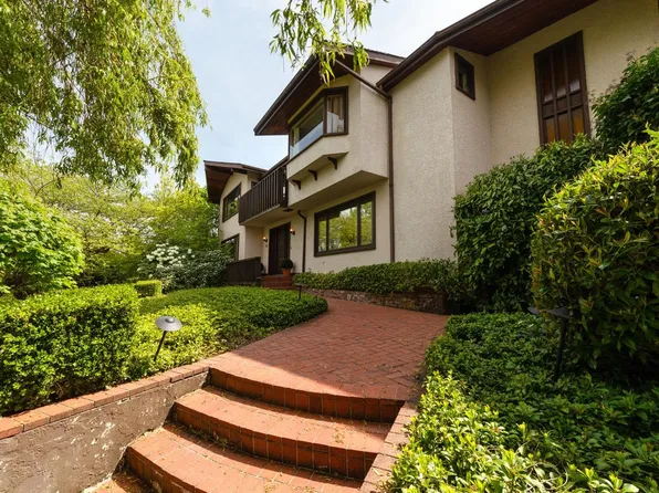 2296 W 32nd Ave, Vancouver, BC V6L 2B2