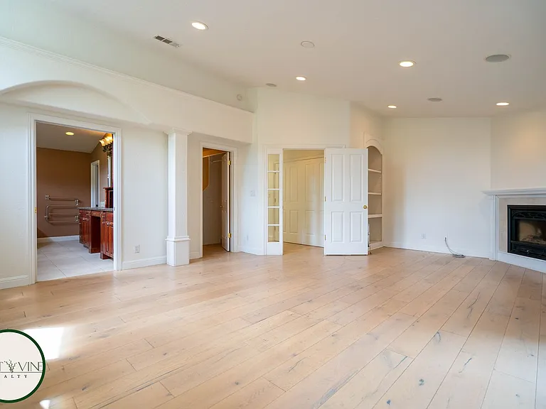 1492 Walbrook Dr — Photo 12