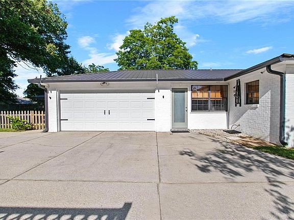 3rd image of 524 W Ariel Ave