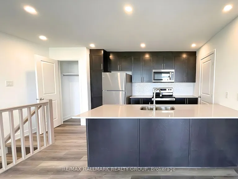300 G Tulum Cres #I — Photo 8