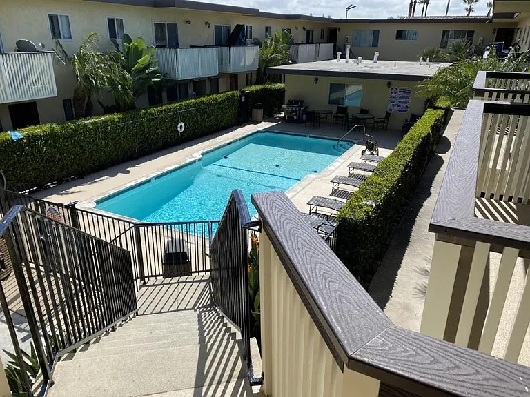 Cambridge Apartments — Photo 2