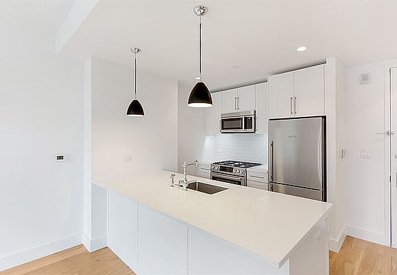 3rd image of 27-21 44th Dr Penthouse 3