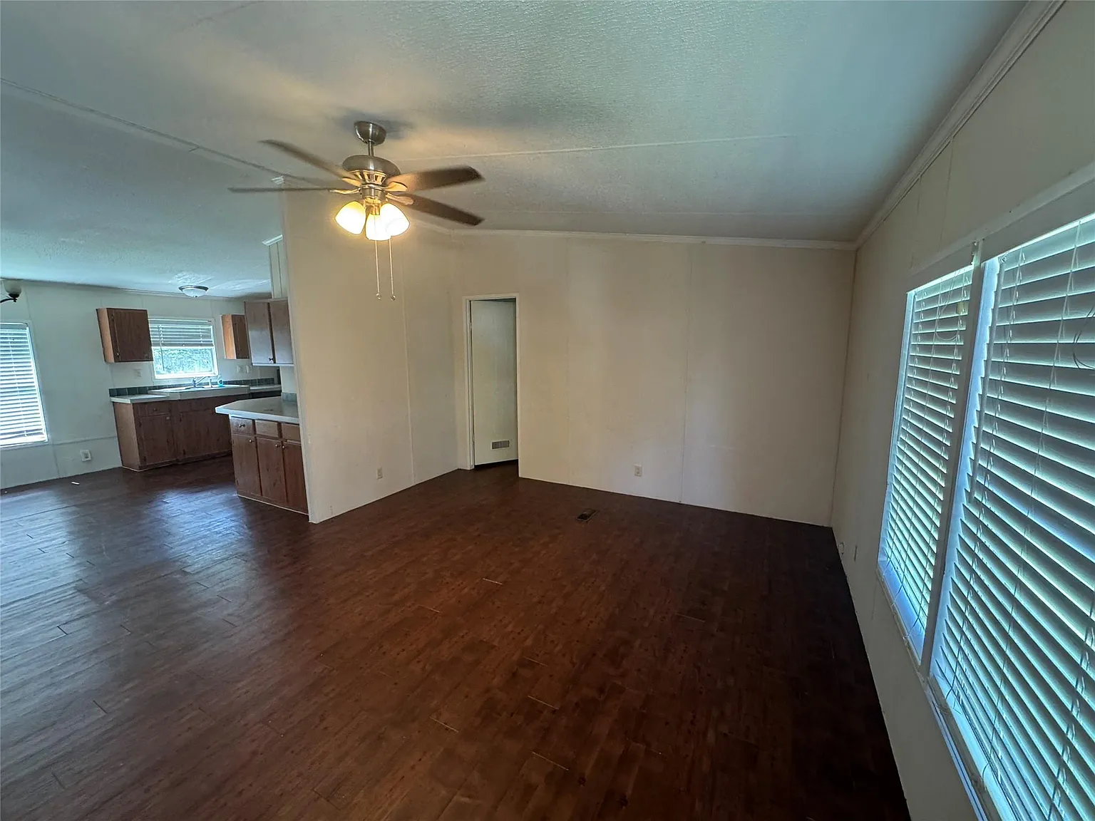3 bed, 2.0 bath, 1120 sqft, $1,195 — Photo 4