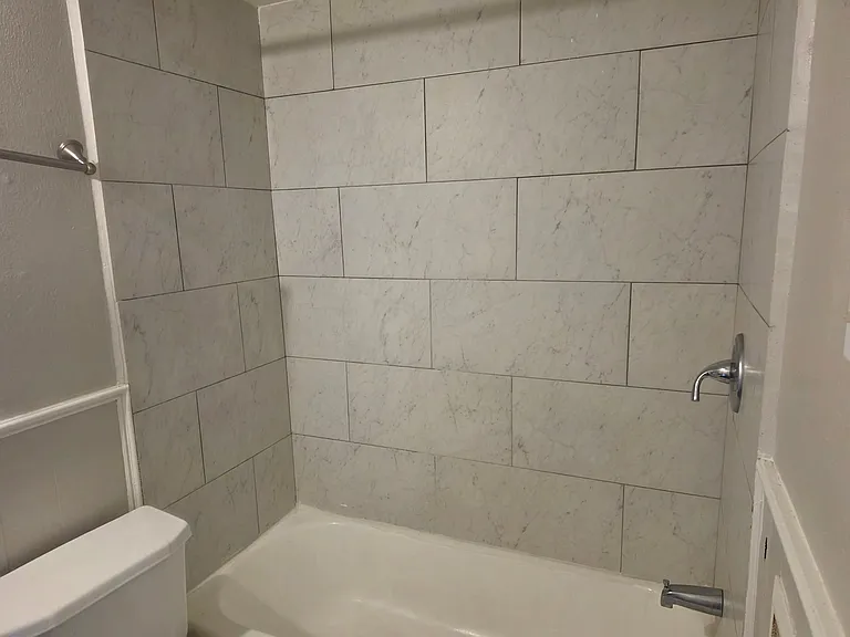 Discover Ridgewood Village Apartments in Moore, OK — Photo 5
