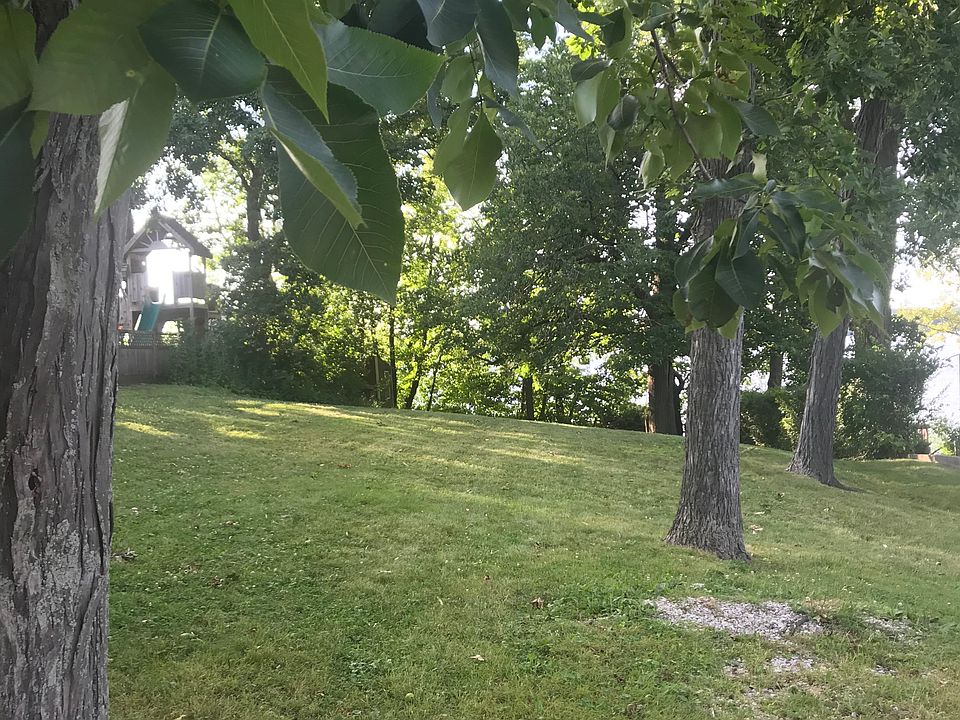 2nd image of 400 E Lake Shore Dr