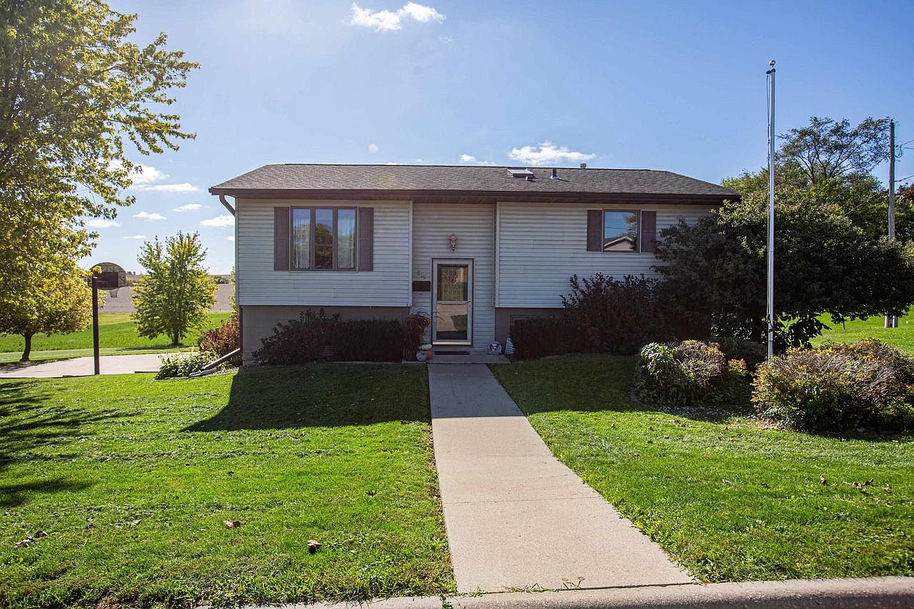 215 East Avenue, Dickeyville, WI 53808 Zillow