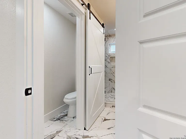 1019 S Hackberry St #201 — Photo 10