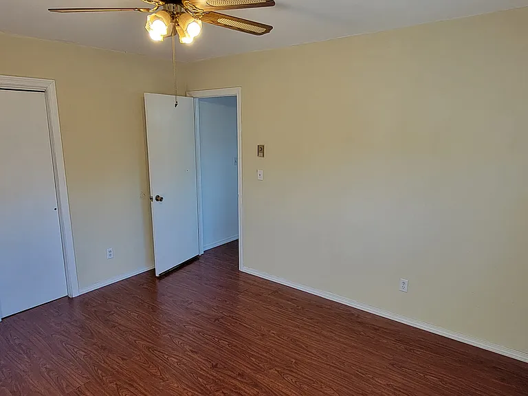 45 Donna Dr #C8 — Photo 2