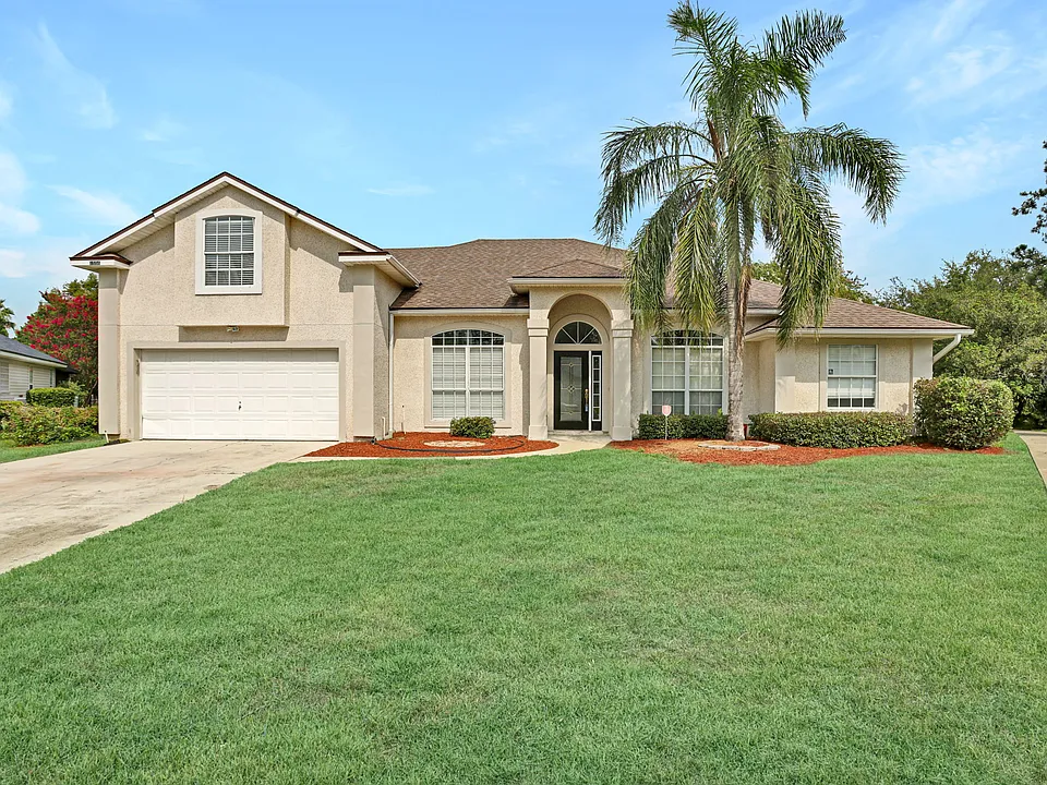 1556 Lakeway Dr