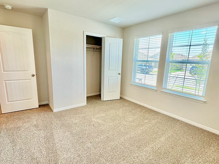 169 Gablynn Cv — Photo 12