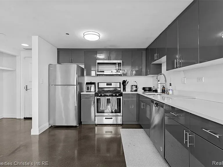 3320 Spinnaker Ln #17E — Photo 3