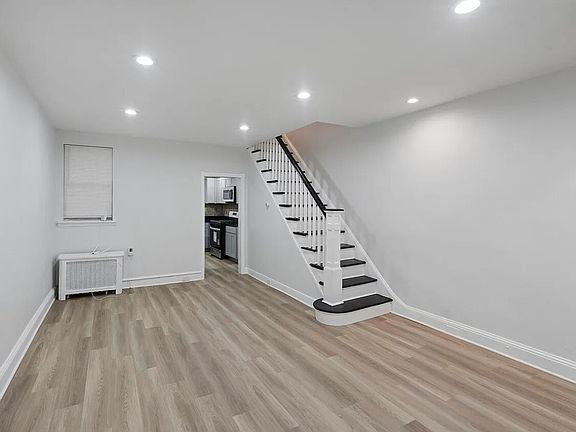 5th image of 2828 Winton St