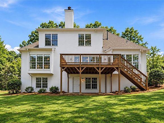3rd image of 2682 Varner Dr NE