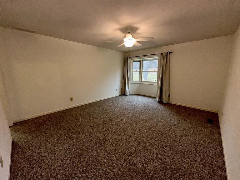 690 Terrace Lake Rd — Photo 44