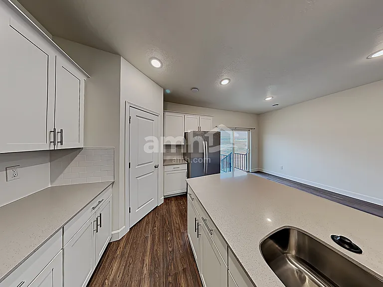 4404 N Poplar St — Photo 4