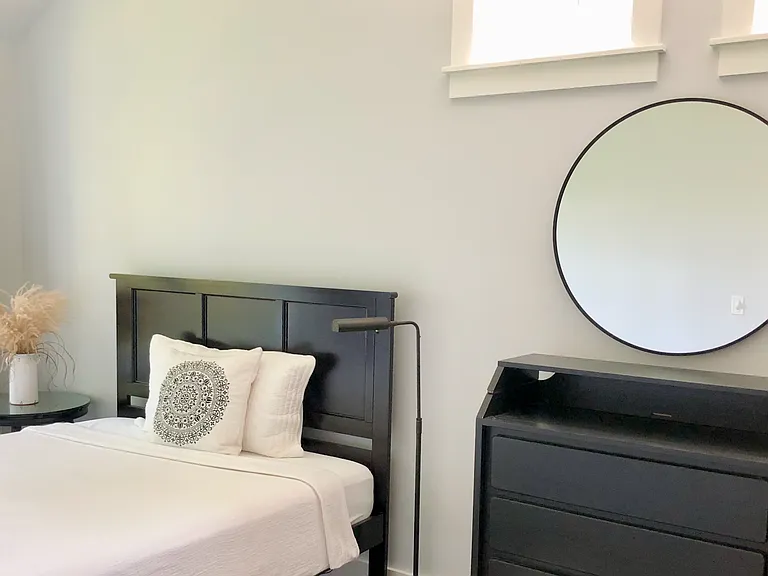 Alternative bedroom view