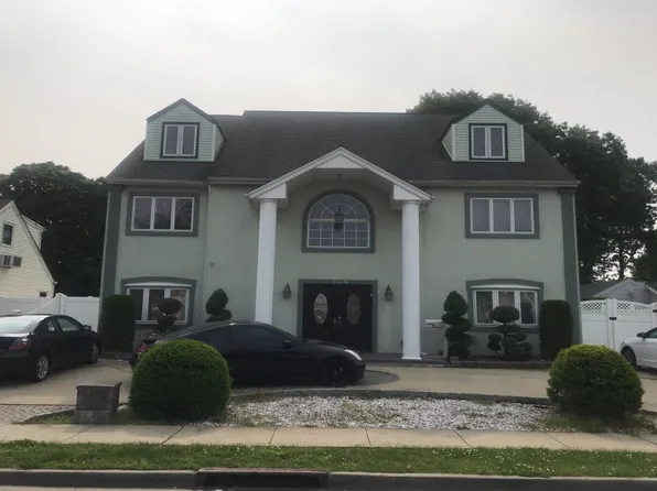 645 Wyngate Dr W, Valley Stream, NY 11580