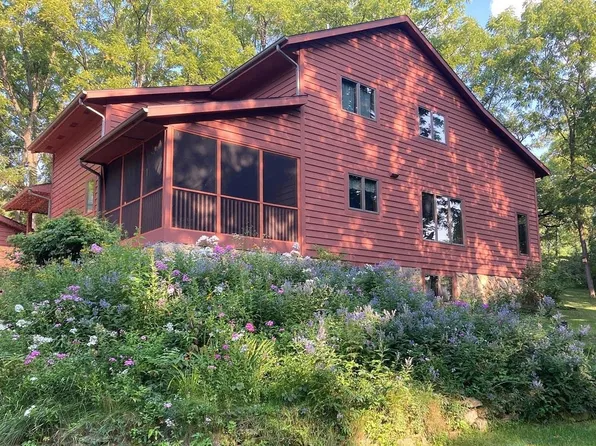 5792 Alpine Rd, Brooklyn, WI 53521