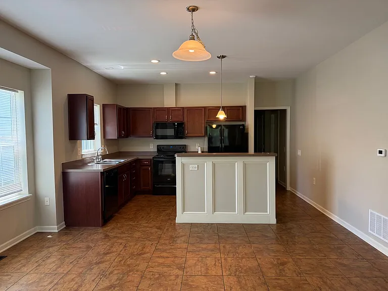 2995 Woodland Ave — Photo 3
