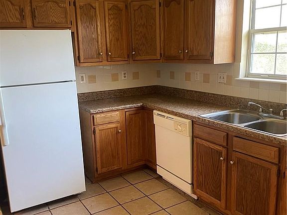 5th image of 816 Old Point Ave