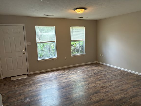 2nd image of 100 Laurel Ln