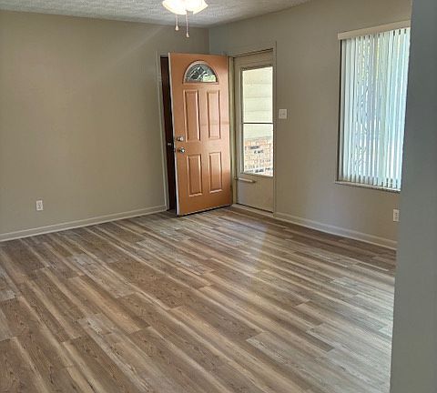 2nd image of 721 Laurel Ln