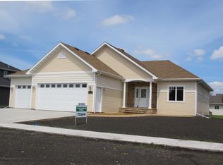 2164 43rd Ave S, Grand Forks, ND 58201