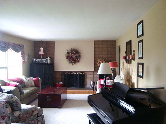 3rd image of 608 Harvard St