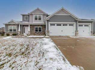 1308 Winterberry Cir, Bloomington, IL 61705