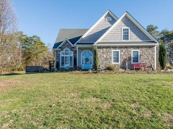 134 Shawnee Ct, Madison Heights, VA 24572