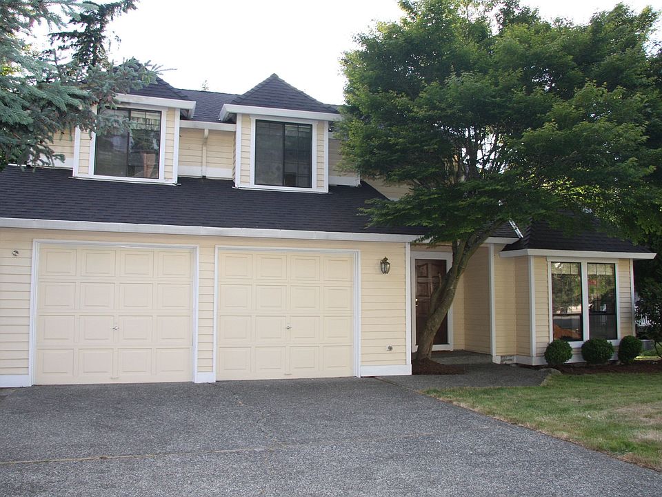 Traditional 2-Story on Cul-de-sac