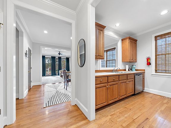 5th image of 220 Beech Haven Ln