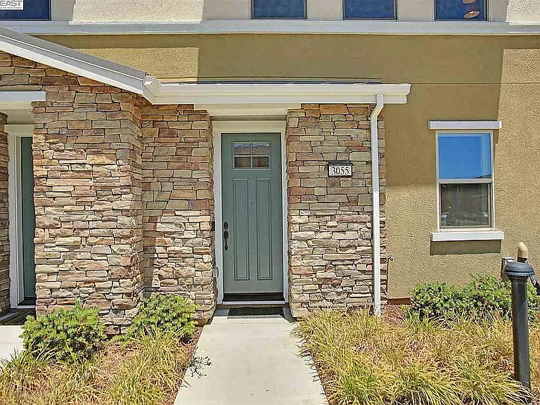 Building Photo - 3055 Threecastles Way