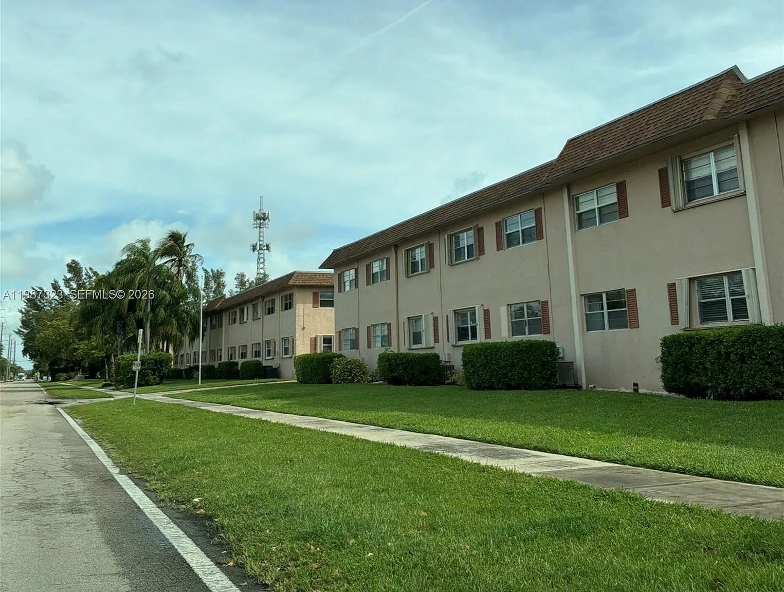 Boca Towne Centre Condo — Photo 1