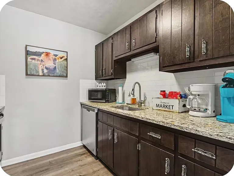 554 Allison Dr — Photo 8