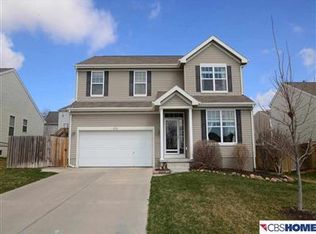 806 Summit Ridge Dr, Papillion, NE 68046