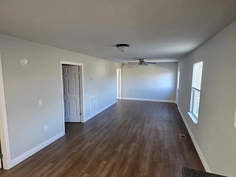 225 Dylan Ln — Photo 3